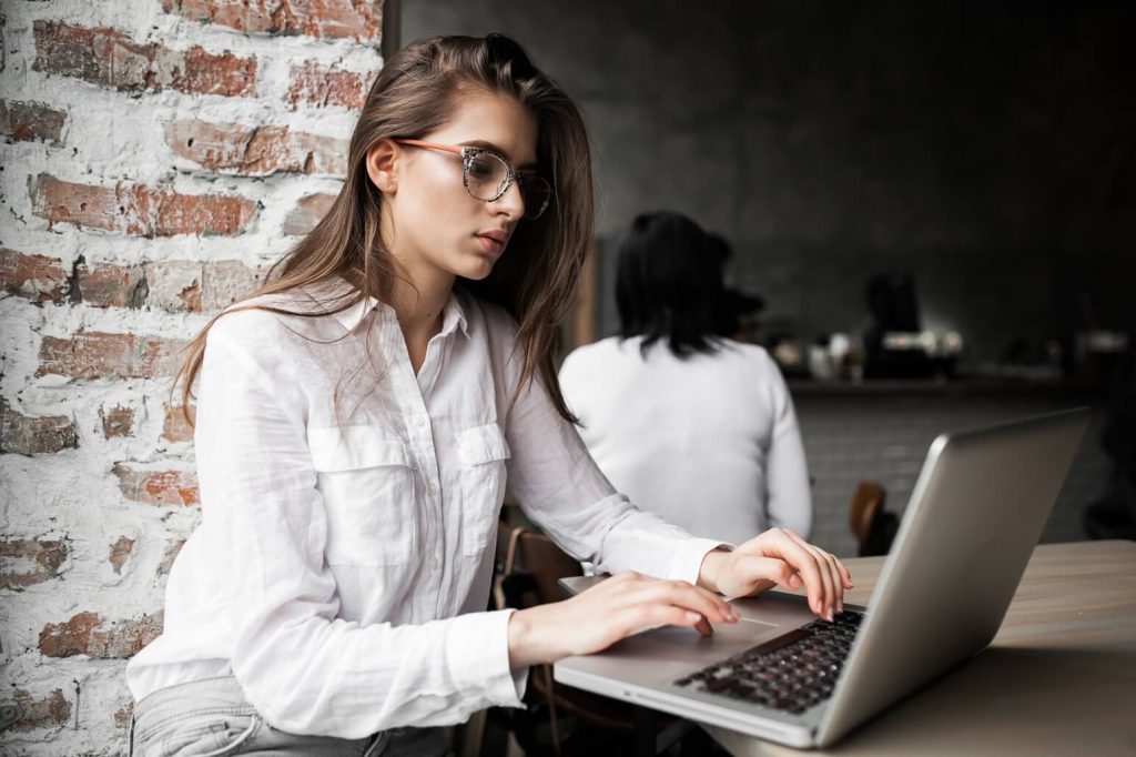 woman getting king county divorce forms online